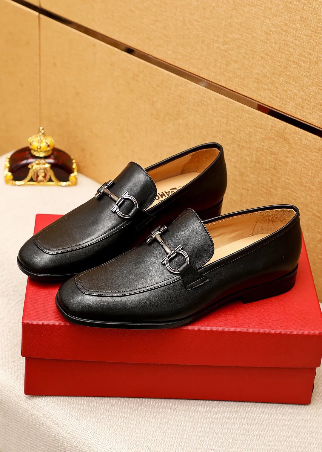 Men's shoes 💰480 💐 Product trademark: Ferragamo "Ferragamo" casual leather shoes Regular size: 38-44 (45🉑️customized) Product materials: Selected imported first-layer cowhide upper + luxury hardware buckle, imported water-dyed cowhide leather lining. Strong three-dimensional visual effect, original rubber outsole Color: 3⃣️seed leather materials available